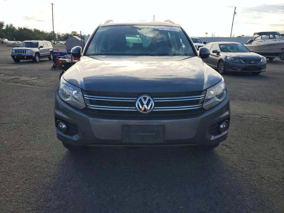 2013 Volkswagen Tiguan VIN WVGBV3AX6DW588847 COPART salvage auction — MINOR DENT/SCRATCHES, Or - Certificate Of Title, sold $1,700 on 2026-08-10 (photo 5)