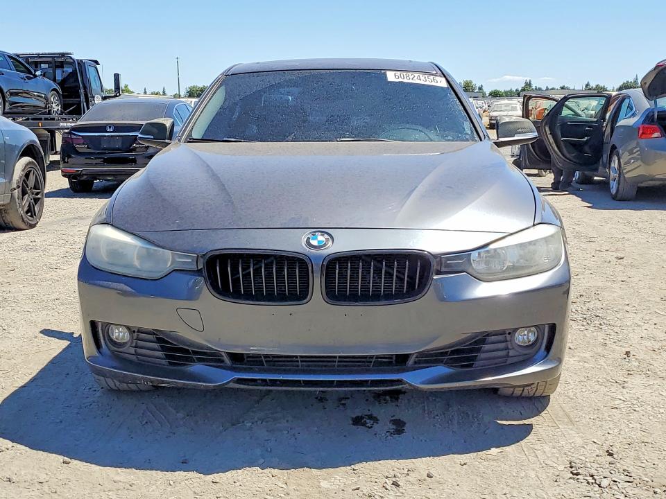 2012 BMW 3er VIN WBA3C1C56CF434133 COPART salvage auction — NORMAL WEAR, Ca - Dis/Dlr/Exp Only Clean Title, sold $10 on 2026-07-16 (photo 5)