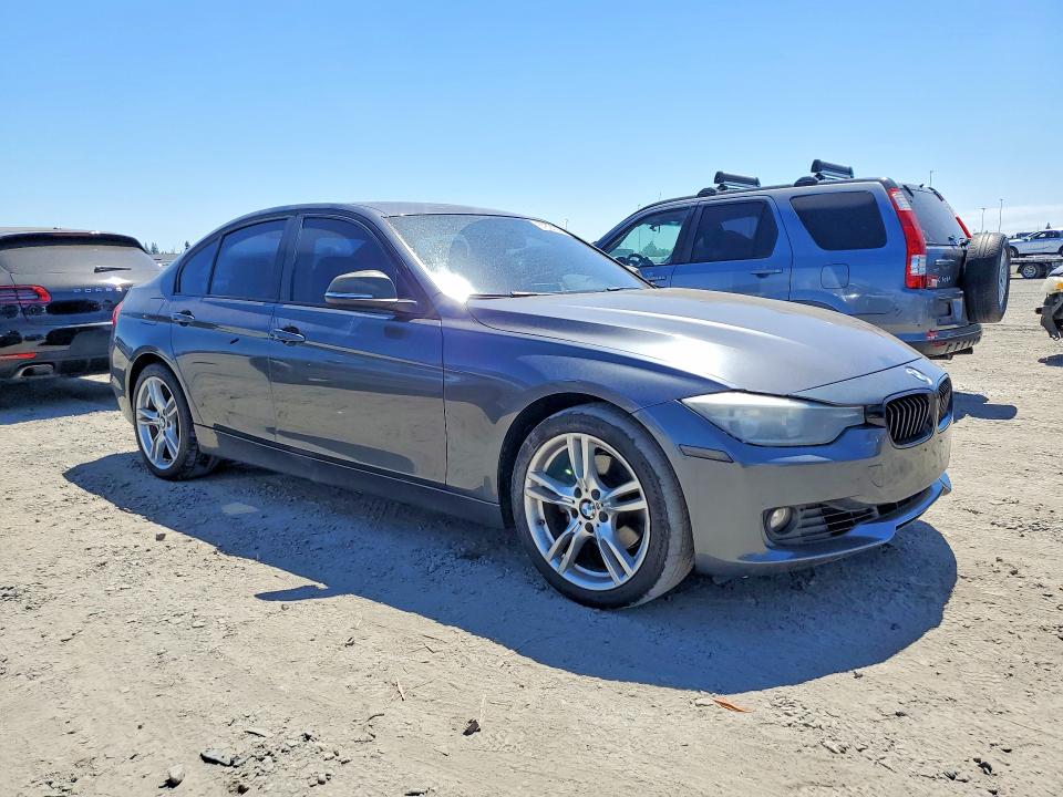 2012 BMW 3er VIN WBA3C1C56CF434133 COPART salvage auction — NORMAL WEAR, Ca - Dis/Dlr/Exp Only Clean Title, sold $10 on 2026-07-16 (photo 4)