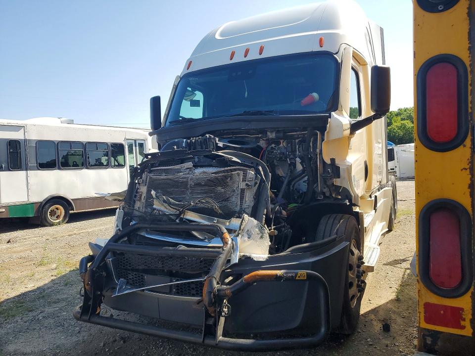2020 Freightliner All other VIN 3AKJHPDV5LSMC8976 COPART salvage auction — FRONT END, NJ - CERTIFICATE OF TITLE, sold $2,050 on 2026-07-30 (photo 1)