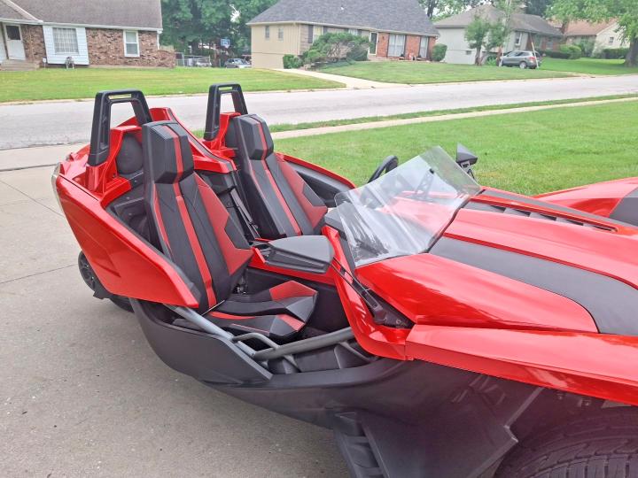 2015 Polaris Slingshot VIN 57XAAPFA2F5103076 COPART salvage auction — NORMAL WEAR, Mo - Cert Of Title-Prior Salvage (P), sold $5,500 on 2026-08-20 (photo 5)