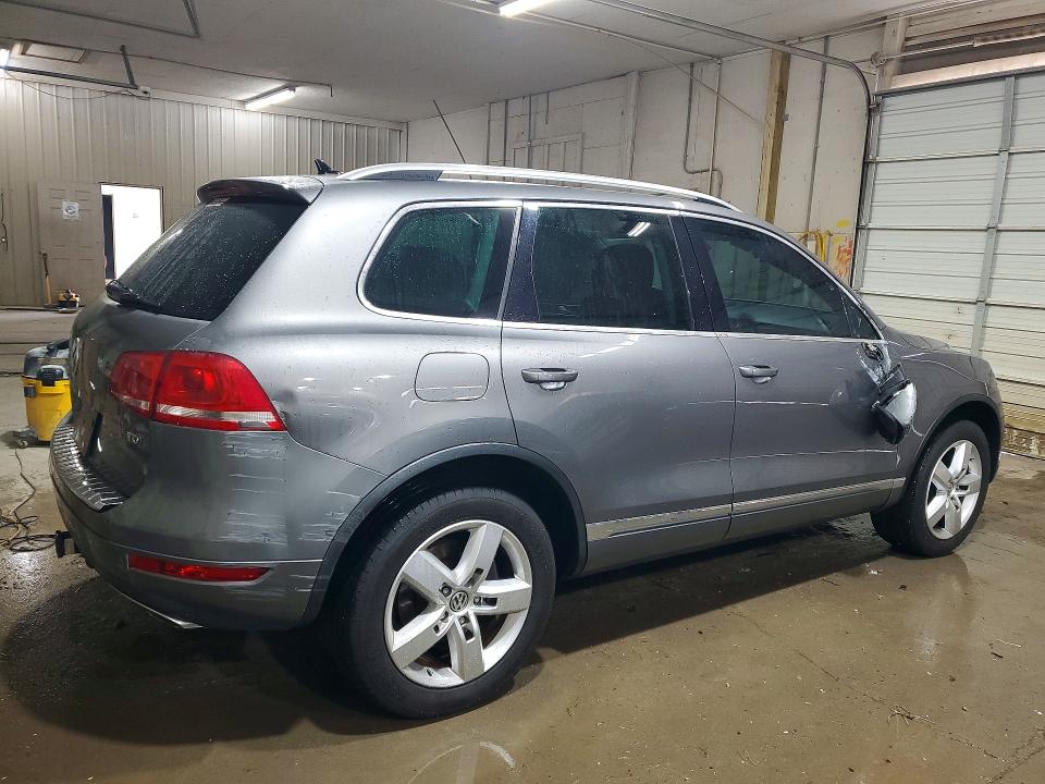 2013 Volkswagen Touareg VIN WVGEP9BP9DD003652 COPART salvage auction — SIDE, Tn - Salvage Certificate, sold $1,400 on 2026-07-30 (photo 3)