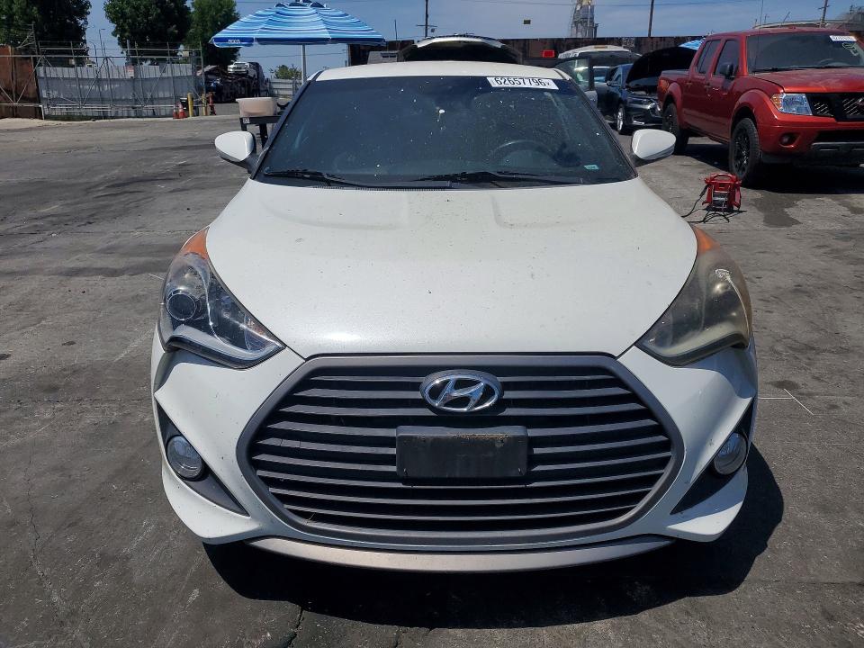 2016 Hyundai Veloster VIN KMHTC6AE8GU302765 COPART salvage auction — NORMAL WEAR, Ca - Dis/Dlr/Exp Only Clean Title, sold $1,250 on 2026-07-31 (photo 5)
