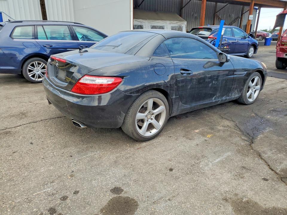 2014 Mercedes-benz Slk-klasse VIN WDDPK4HAXEF087591 COPART salvage auction — MINOR DENT/SCRATCHES, Salvage Title, sold $550 on 2026-07-28 (photo 3)