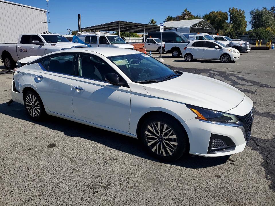2025 Nissan Altima VIN 1N4BL4DV6SN362844 COPART salvage auction — REAR END, Ca - Certificate Of Title, sold $9,500 on 2026-07-27 (photo 4)