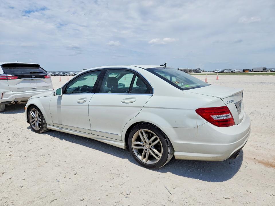 2012 Mercedes-benz C-klasse VIN WDDGF8BB0CR192004 COPART salvage auction — WATER/FLOOD, Salvage Title, sold $1,650 on 2026-08-13 (photo 2)