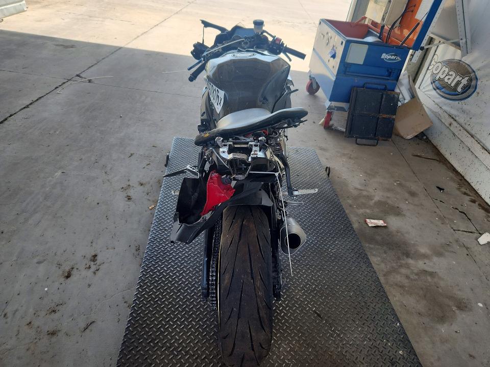 2016 Yamaha Yzfr1s VIN JYARN42E9GA000619 COPART salvage auction — ROLLOVER, MN - CERT OF TITLE-SALVAGE, sold $2,750 on 2026-08-31 (photo 4)