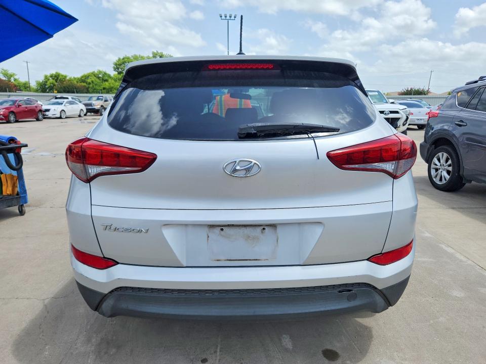 2017 Hyundai Tucson VIN KM8J23A45HU463804 COPART salvage auction — MINOR DENT/SCRATCHES, TX - CERTIFICATE OF TITLE, sold $2,200 on 2026-07-23 (photo 6)