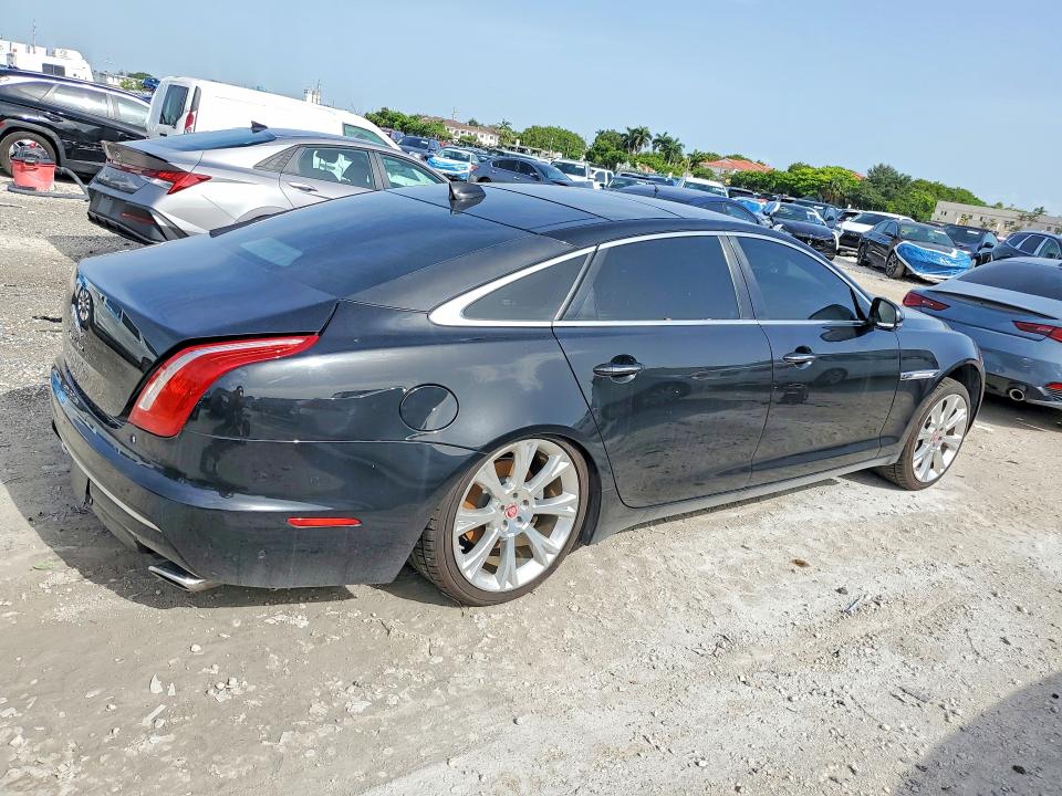 2017 Jaguar Xj VIN SAJWJ2GD5H8W08980 COPART salvage auction — MINOR DENT/SCRATCHES, FL - CERT OF TITLE-REBUILT (P), sold $1,950 on 2026-07-28 (photo 3)