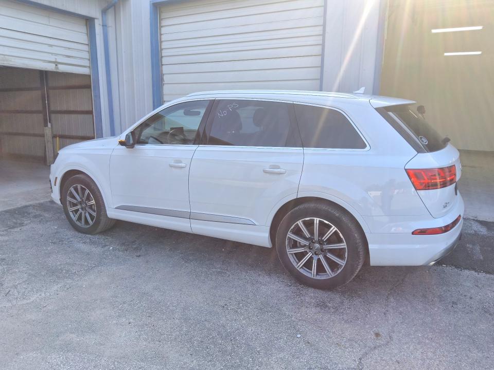 2019 Audi Q7 VIN WA1LHAF71KD026709 COPART salvage auction — MINOR DENT/SCRATCHES, Oh - Certificate Of Title (P), sold $10,600 on 2026-08-25 (photo 2)