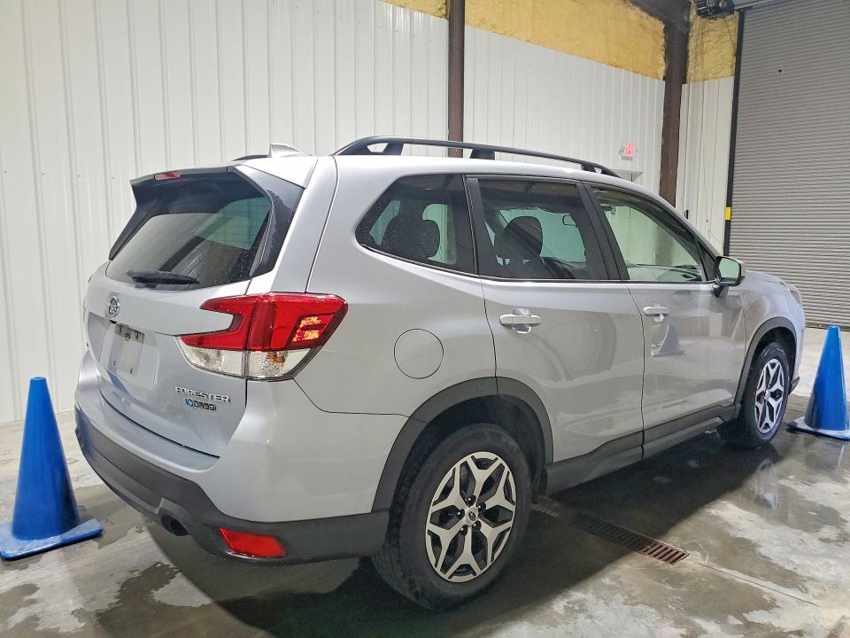 2023 Subaru Forester VIN JF2SKAEC7PH472804 COPART salvage auction — NORMAL WEAR, KY - CERTIFICATE OF TITLE, sold $6,300 on 2026-07-28 (photo 3)