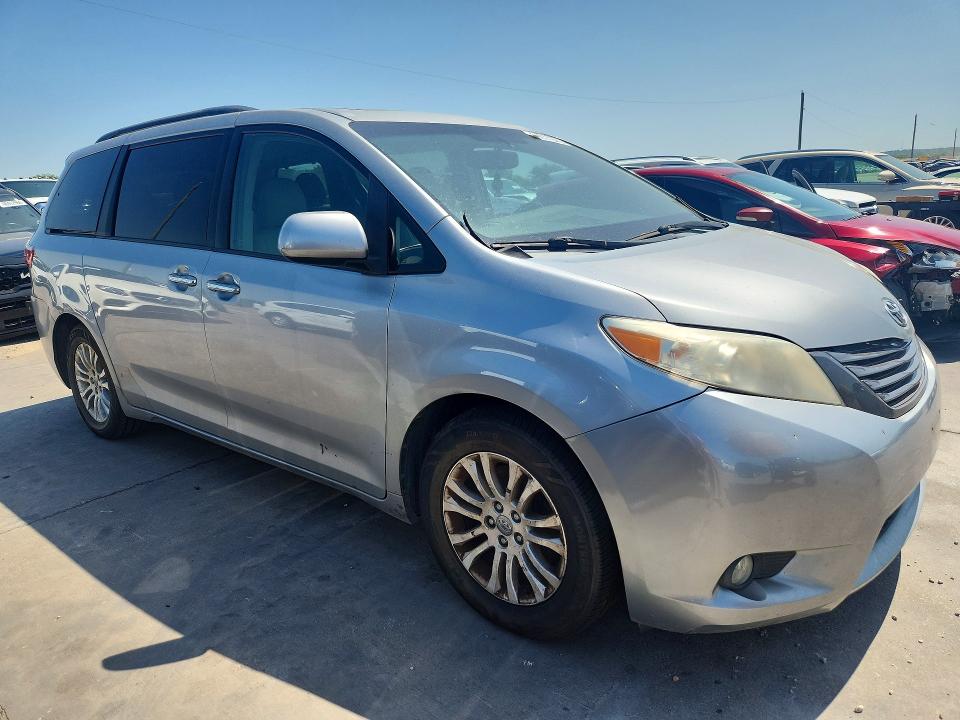 2016 Toyota Sienna VIN 5TDYK3DC3GS716241 COPART salvage auction — FRONT END, Tx - Salvage Vehicle Title, sold $2,800 on 2026-07-13 (photo 4)