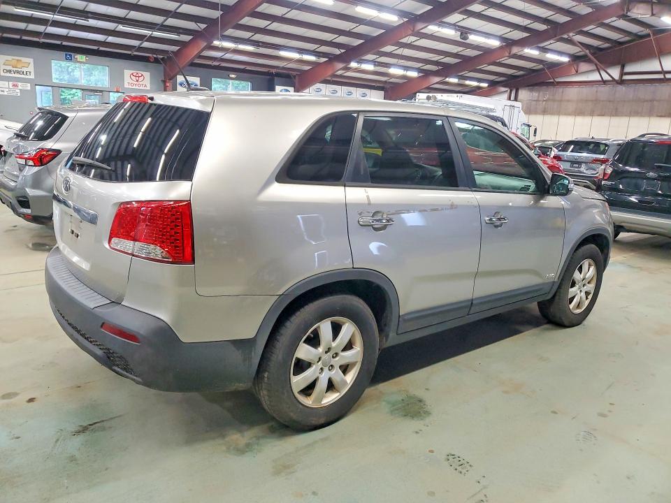 2013 Kia Sorento VIN 5XYKTCA64DG416539 COPART salvage auction — MINOR DENT/SCRATCHES, Ct - Certificate Of Title, sold $450 on 2026-07-09 (photo 3)