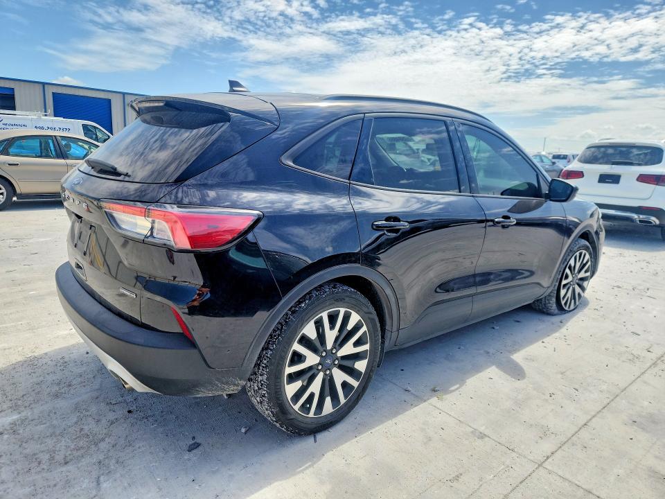 2020 Ford Escape VIN 1FMCU9BZ2LUB39671 COPART salvage auction — FRONT END, Salvage Title, sold $8,100 on 2026-08-21 (photo 3)
