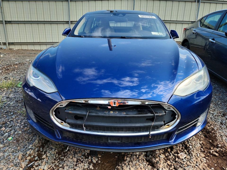 2015 Tesla Model s VIN 5YJSA1E47FF114353 COPART salvage auction — MINOR DENT/SCRATCHES, VA - CERTIFICATE OF TITLE, sold $8,500 on 2026-09-02 (photo 5)