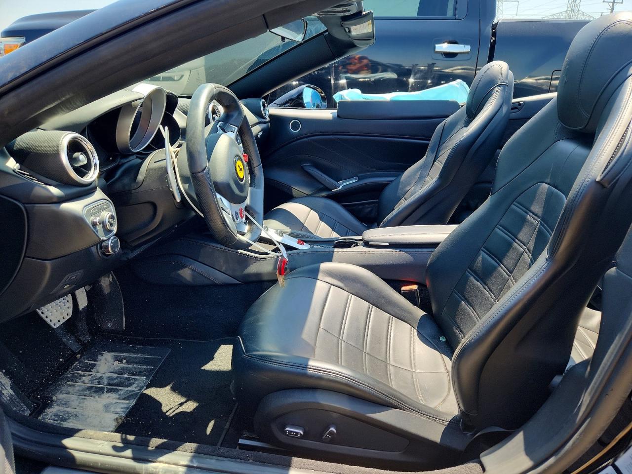 2015 Ferrari California T VIN ZFF77XJA9F0211380 COPART salvage auction — Rear End, IL - SALVAGE CERTIFICATE, sold $44,250 on 2026-08-04 (photo 7)