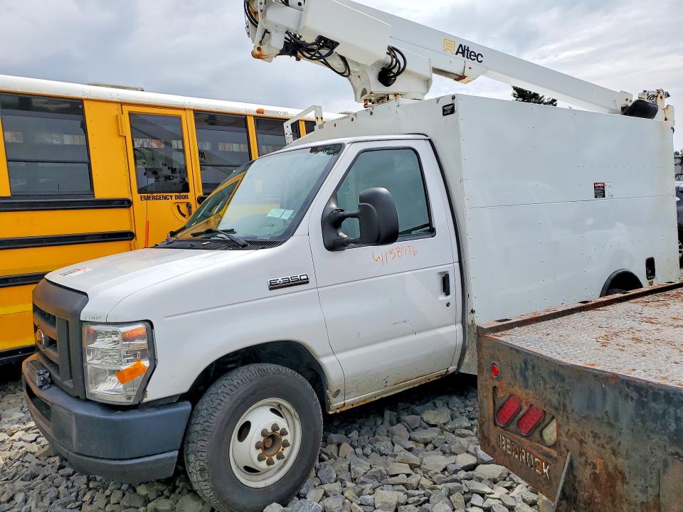2018 Ford Econoline VIN 1FDWE3FS3JDC07705 — COPART salvage auction photo