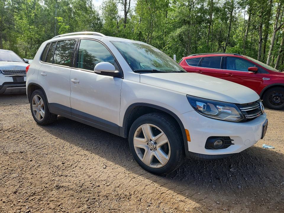 2012 Volkswagen Tiguan VIN WVGBV7AX4CW604498 COPART salvage auction — MINOR DENT/SCRATCHES, On - Permit No Brand - Unfit, sold $425 on 2026-07-29 (photo 4)