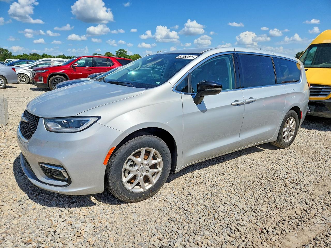2024 Chrysler Pacifica VIN 2C4RC1BG2RR129570 — COPART salvage auction photo