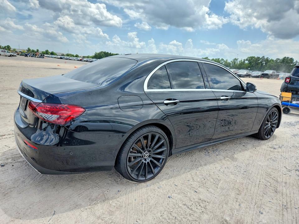 2022 Mercedes-benz E-klasse VIN W1KZF8DB7NB086232 COPART salvage auction — WATER/FLOOD, TX - SALVAGE TITLE-FLOOD DAMAGE, sold $8,500 on 2026-07-28 (photo 3)