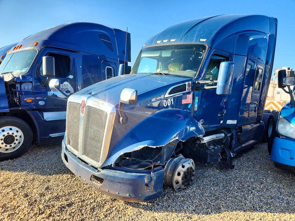 2020 Kenworth T680 VIN 1XKYDP9X2LJ346425 — COPART salvage auction photo