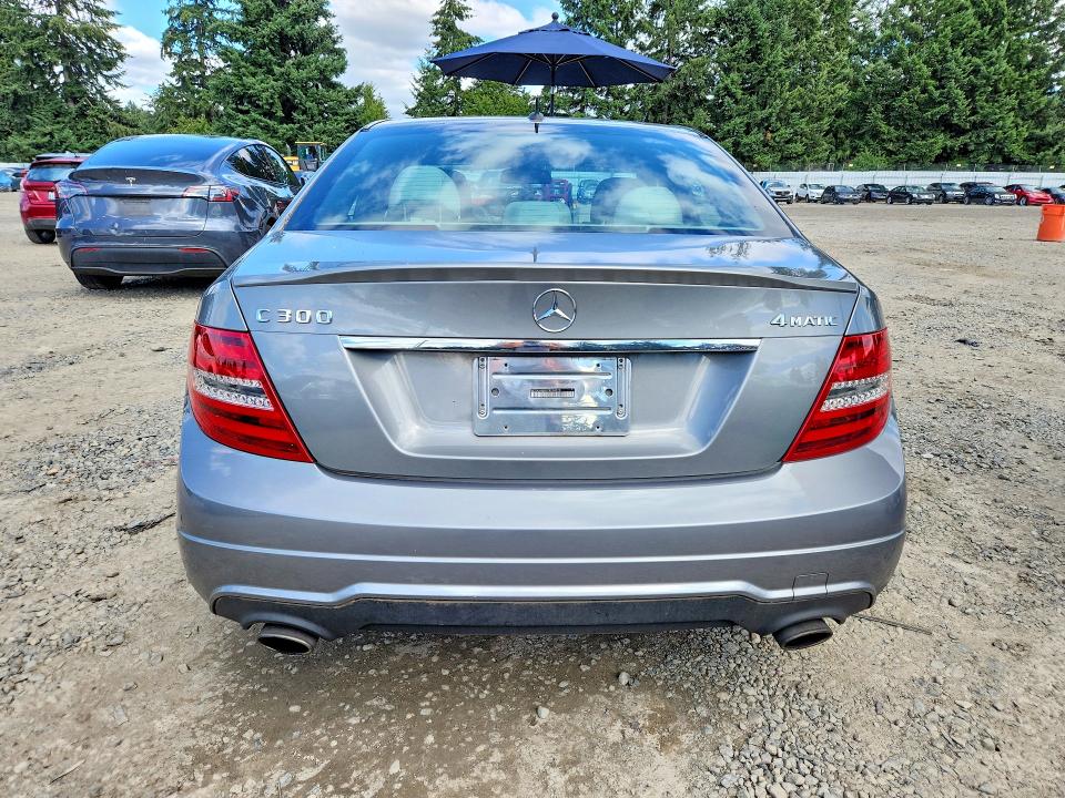 2012 Mercedes-benz C-klasse VIN WDDGF8BB7CR238220 COPART salvage auction — NORMAL WEAR, WA - VEHICLE CERT OF OWNERSHIP-TITL, sold $600 on 2026-07-24 (photo 6)
