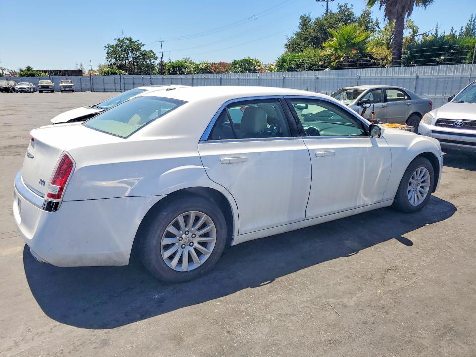 2014 Chrysler 300 VIN 2C3CCAAG1EH375344 COPART salvage auction — MECHANICAL, Ca - Dis/Dlr/Exp Only Clean Title, sold $100 on 2026-09-01 (photo 3)