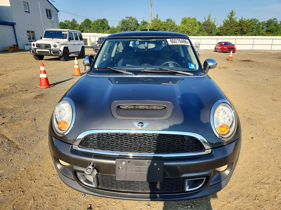 2011 Mini Cooper s VIN WMWSV3C51BTY15549 COPART salvage auction — NORMAL WEAR, NJ - CERTIFICATE OF TITLE, sold $575 on 2026-07-27 (photo 5)