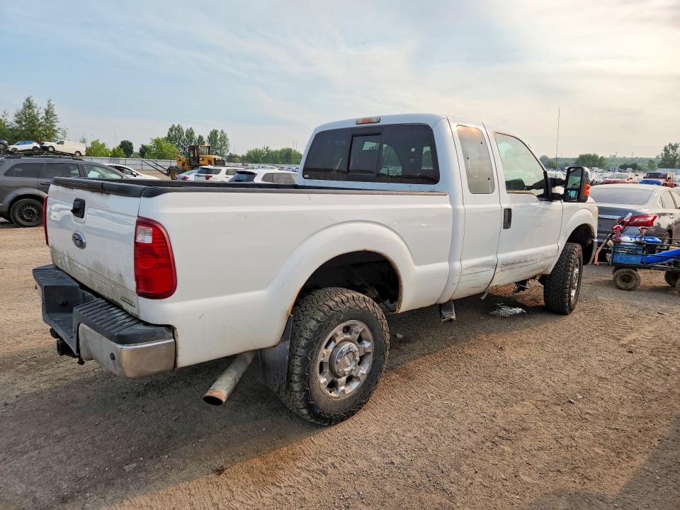 2012 Ford F-350 super duty VIN 1FT8X3B60CEA30768 COPART salvage auction — SIDE, ON - PERMIT NO BRAND - UNFIT, sold $2,750 on 2026-07-28 (photo 3)