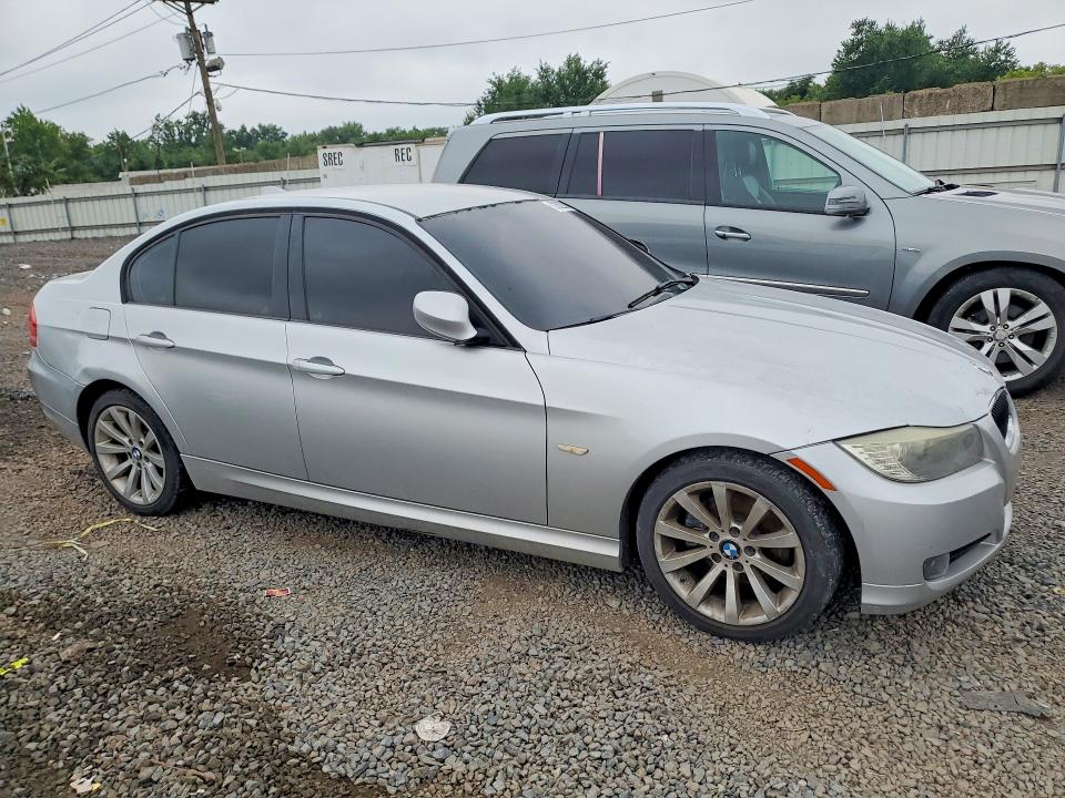 2011 BMW 3 series VIN WBAPH5C58BA446340 COPART salvage auction — MINOR DENT/SCRATCHES, Nj - Certificate Of Title, sold $375 on 2026-07-31 (photo 4)