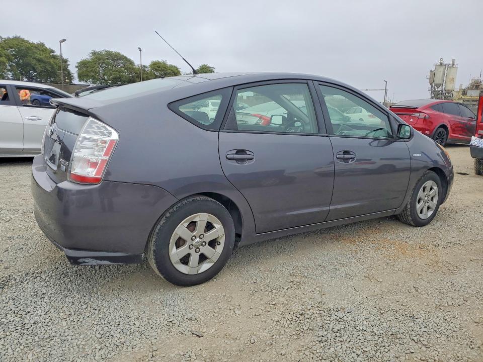 2007 Toyota Prius VIN JTDKB20U273265559 COPART salvage auction — MINOR DENT/SCRATCHES, Ca - Dis/Dlr/Exp Only Clean Title, sold $875 on 2026-07-31 (photo 3)
