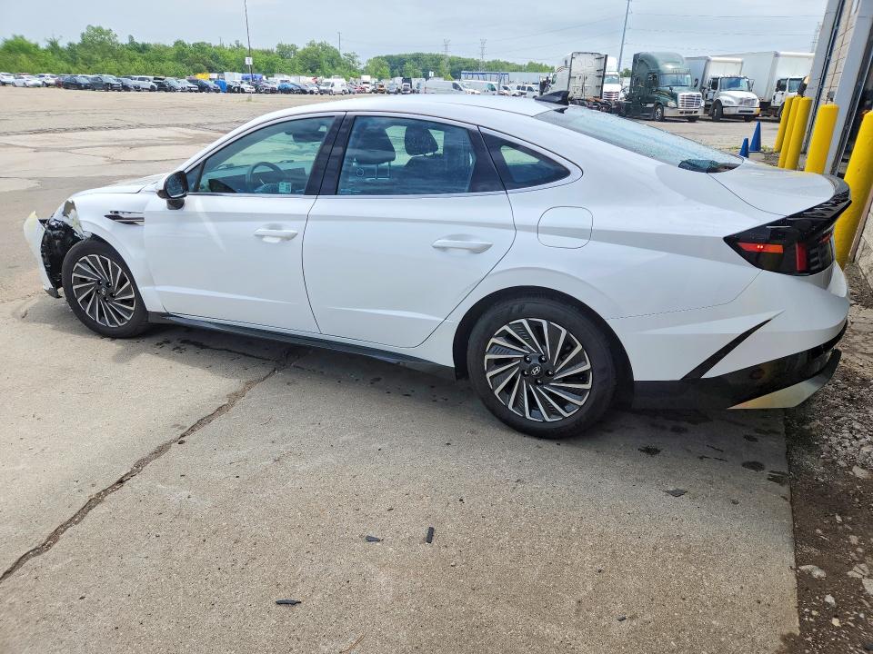 2025 Hyundai Sonata hybrid VIN KMHL34JJ8SA104697 COPART salvage auction — FRONT END, In - Certificate Of Title, sold $11,000 on 2026-07-20 (photo 2)