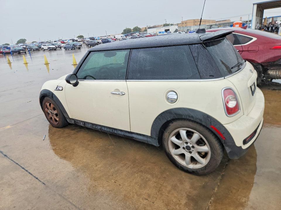 2013 Mini Cooper VIN WMWSV3C55DT389741 COPART salvage auction — NORMAL WEAR, Mt - Certificate Of Title, sold $175 on 2026-08-17 (photo 2)