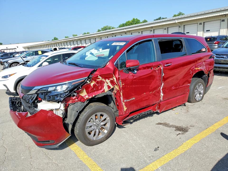 2025 Toyota Sienna VIN 5TDYRKEC3SS243275 COPART salvage auction — SIDE, Oh - Cert Of Title-Salvage, sold $5,300 on 2026-07-30 (photo 1)
