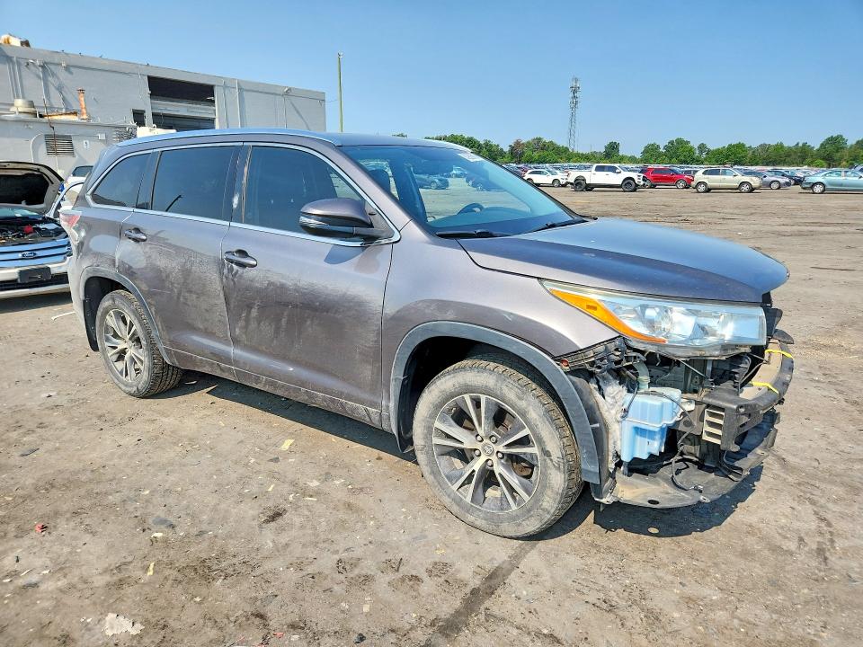2016 Toyota Highlander VIN 5TDJKRFH5GS319286 COPART salvage auction — SIDE, VA - CERT OF TITLE - SALVAGE, sold $6,100 on 2026-07-29 (photo 4)