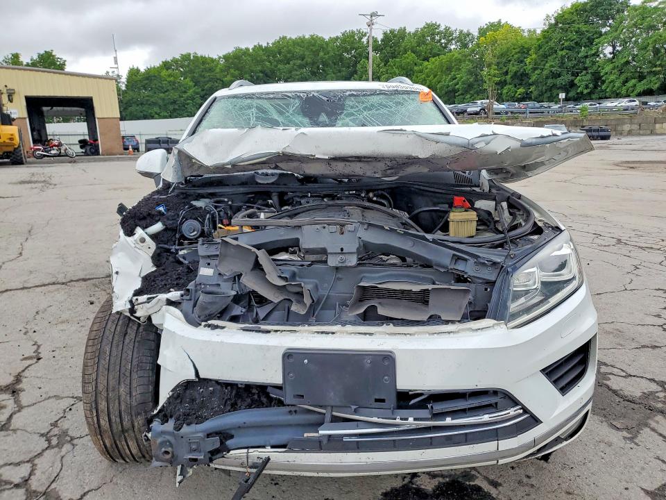 2016 Volkswagen Touareg VIN WVGEF9BP5GD011013 COPART salvage auction — ROLLOVER, Ny - Mv-907A Salvage Certificate, sold $500 on 2026-07-16 (photo 5)