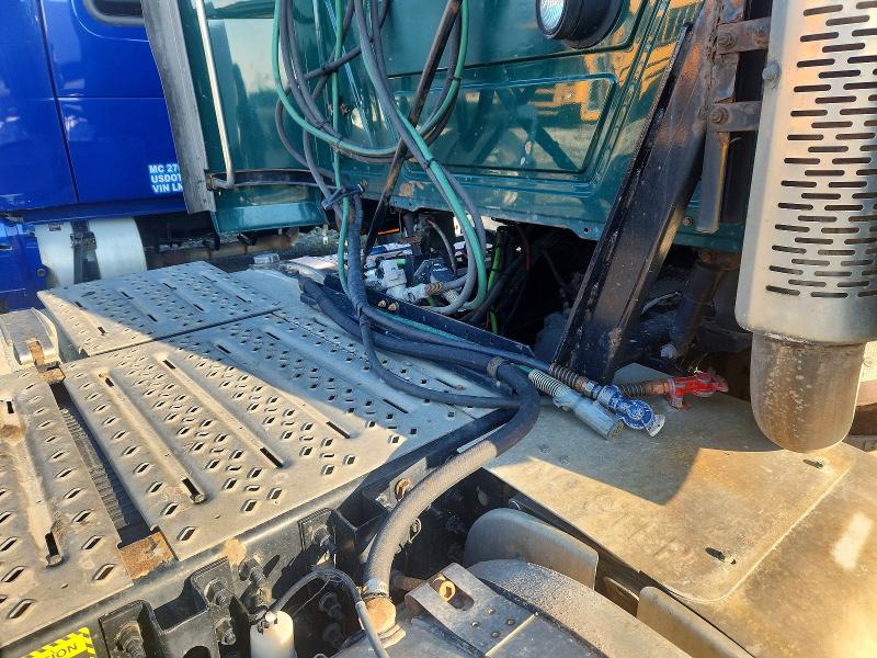 2017 Mack Cxu612 VIN 1M1AW01XXHM009713 COPART salvage auction — MINOR DENT/SCRATCHES, OK - CERTIFICATE OF TITLE (P), sold $1,450 on 2026-09-02 (photo 9)