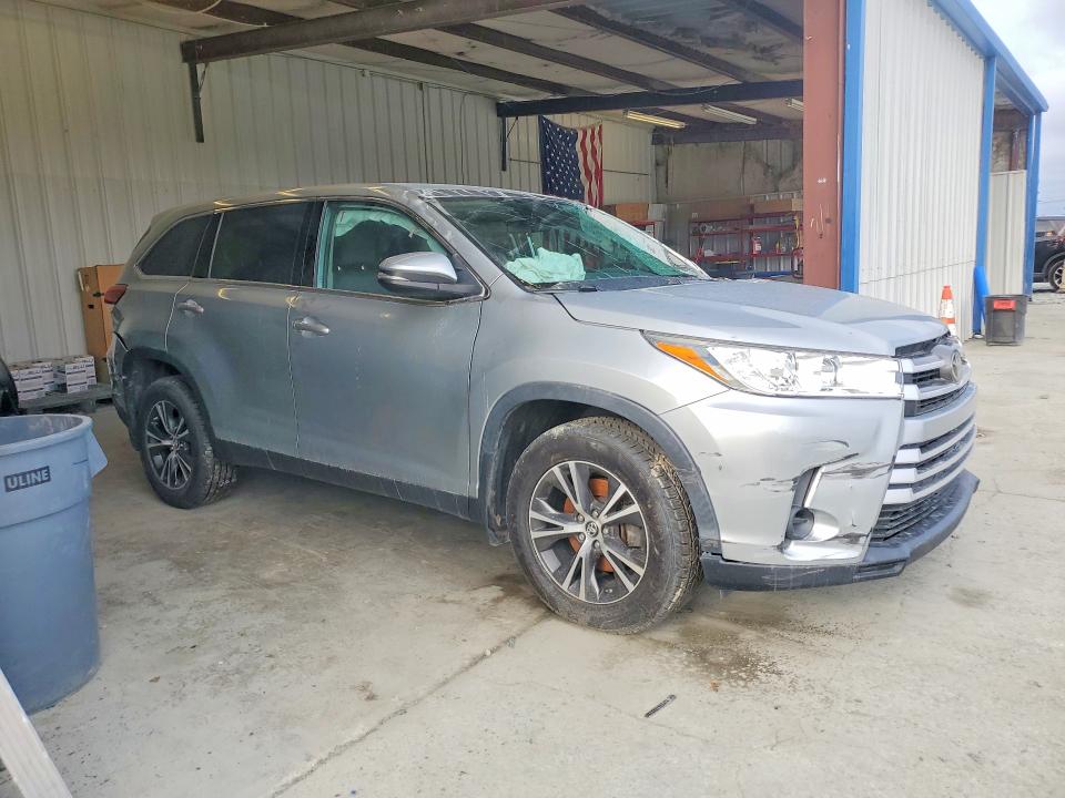 2019 Toyota Highlander VIN 5TDBZRFH0KS718860 COPART salvage auction — ALL OVER, NC - CLEAN TITLE-OVER 25% DAMAGE, sold $5,000 on 2026-07-24 (photo 4)