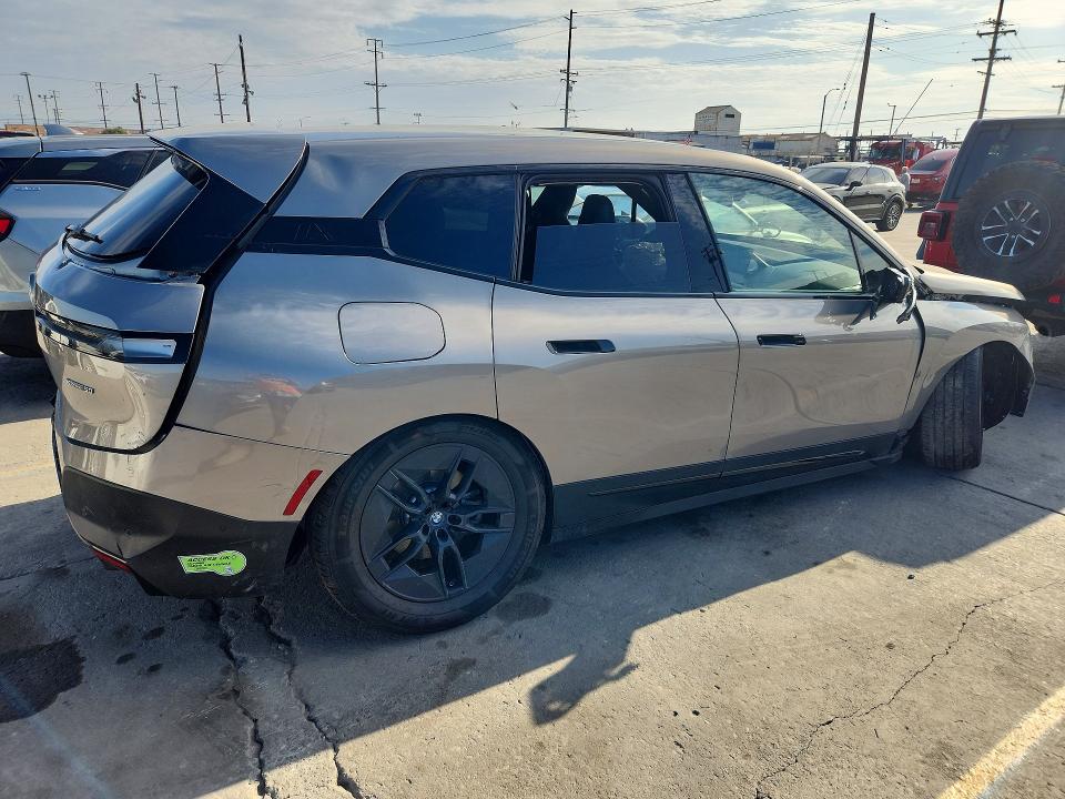 2023 BMW Ix VIN WB523CF03PCM19294 COPART salvage auction — FRONT END, Ca - Salvage Certificate, sold $11,700 on 2026-07-29 (photo 3)