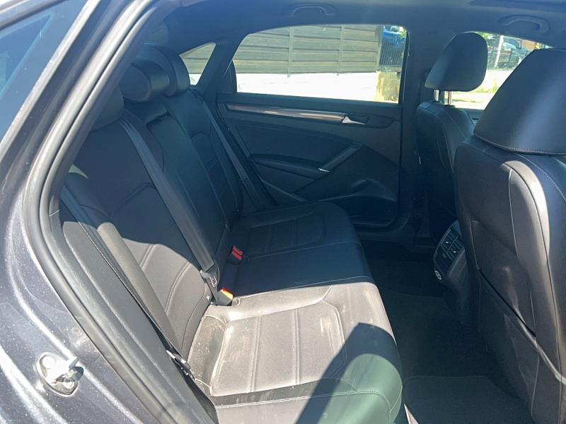 2022 Volkswagen VIN 1VWMA7A30NC006884 COPART salvage auction — MINOR DENT/SCRATCHES, Tx - Certificate Of Title (P), sold $5,800 on 2026-07-21 (photo 6)