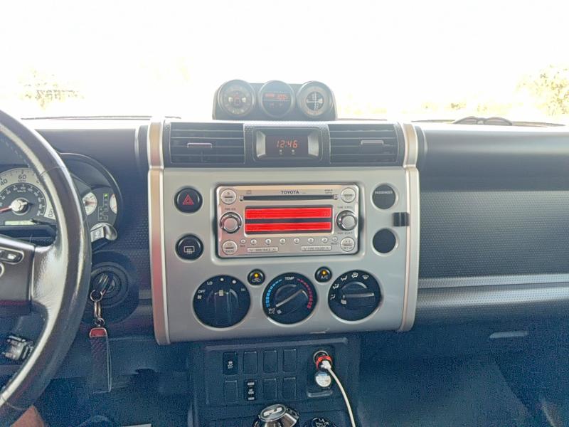 2013 Toyota Fj cruiser VIN JTEBU4BF7DK159058 COPART salvage auction — NORMAL WEAR, Tx - Cert Of Title-Rebuilt Salvage (P), sold $16,000 on 2026-08-26 (photo 9)