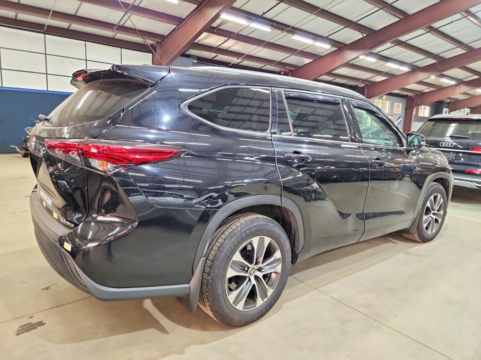 2021 Toyota Highlander VIN 5TDGZRBH8MS093297 COPART salvage auction — MINOR DENT/SCRATCHES, Salvage Title, sold $8,600 on 2026-07-16 (photo 3)