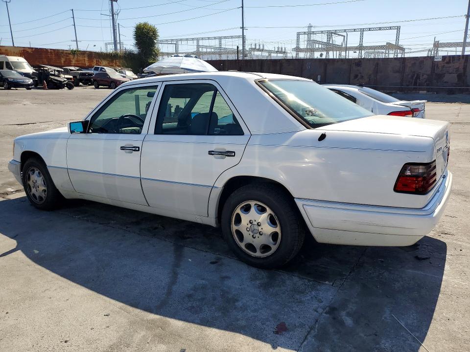 1995 Mercedes-benz E-class VIN WDBEA32EXSC271970 COPART salvage auction — SIDE, CA - DLR/DIS/EXP ONLY SALVAGE TITLE, sold $3,300 on 2026-07-31 (photo 2)