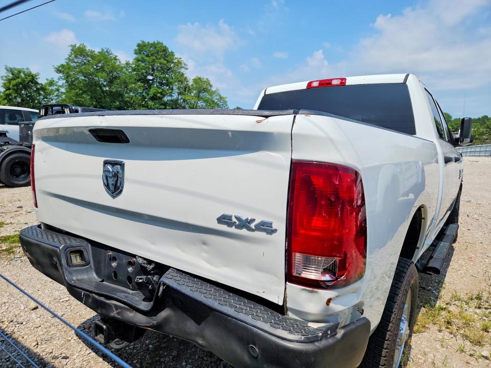 2017 Ram 3500 VIN 3C63R3CJ9HG762301 COPART salvage auction — NORMAL WEAR, Ky - Certificate Of Title, sold $1,850 on 2026-08-03 (photo 6)
