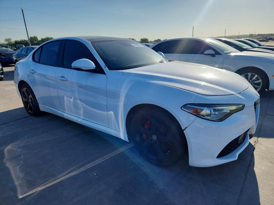 2017 Alfa romeo Giulia VIN ZARFAEEN9H7555238 COPART salvage auction — MINOR DENT/SCRATCHES, Tn - Salvage Certificate (P), sold $2,100 on 2026-08-03 (photo 4)