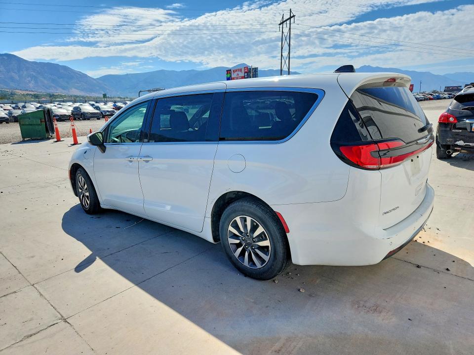 2023 Chrysler Pacifica VIN 2C4RC1L79PR611724 COPART salvage auction — NORMAL WEAR, Ca - Certificate Of Title (P), sold $17,500 on 2026-07-27 (photo 2)