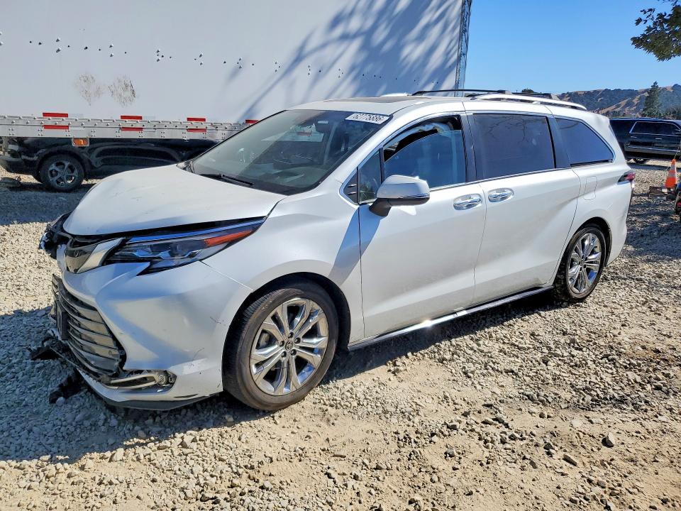 2022 Toyota Sienna VIN 5TDERKEC7NS079133 — COPART salvage auction photo