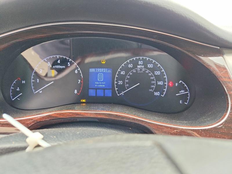 2013 Hyundai Genesis VIN KMHGC4DD2DU242647 COPART salvage auction — MINOR DENT/SCRATCHES, Ca - Dlr/Dis/Exp Only Salvage Title, sold $125 on 2026-07-23 (photo 9)