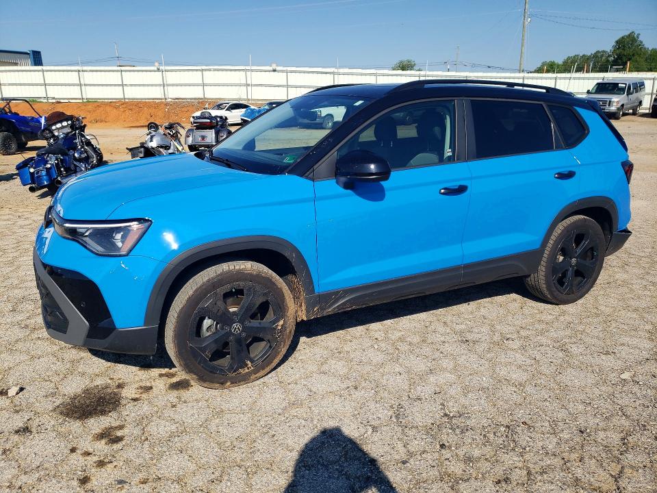 2025 Volkswagen Taos VIN 3VV2C7B24SM077107 — COPART salvage auction photo