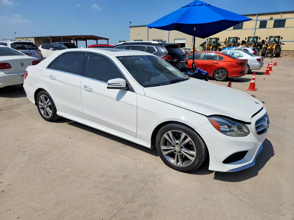 2015 Mercedes-benz E-klasse VIN WDDHF5KB6FB122958 COPART salvage auction — REAR END, Tx - Salvage Vehicle Title, sold $675 on 2026-07-27 (photo 4)